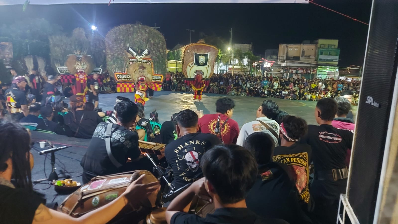 Keterangan foto: Ribuan warga dan komunitas Reog memadati halal bihalal BOREG SURAN di Kalilom Lor Surabaya.