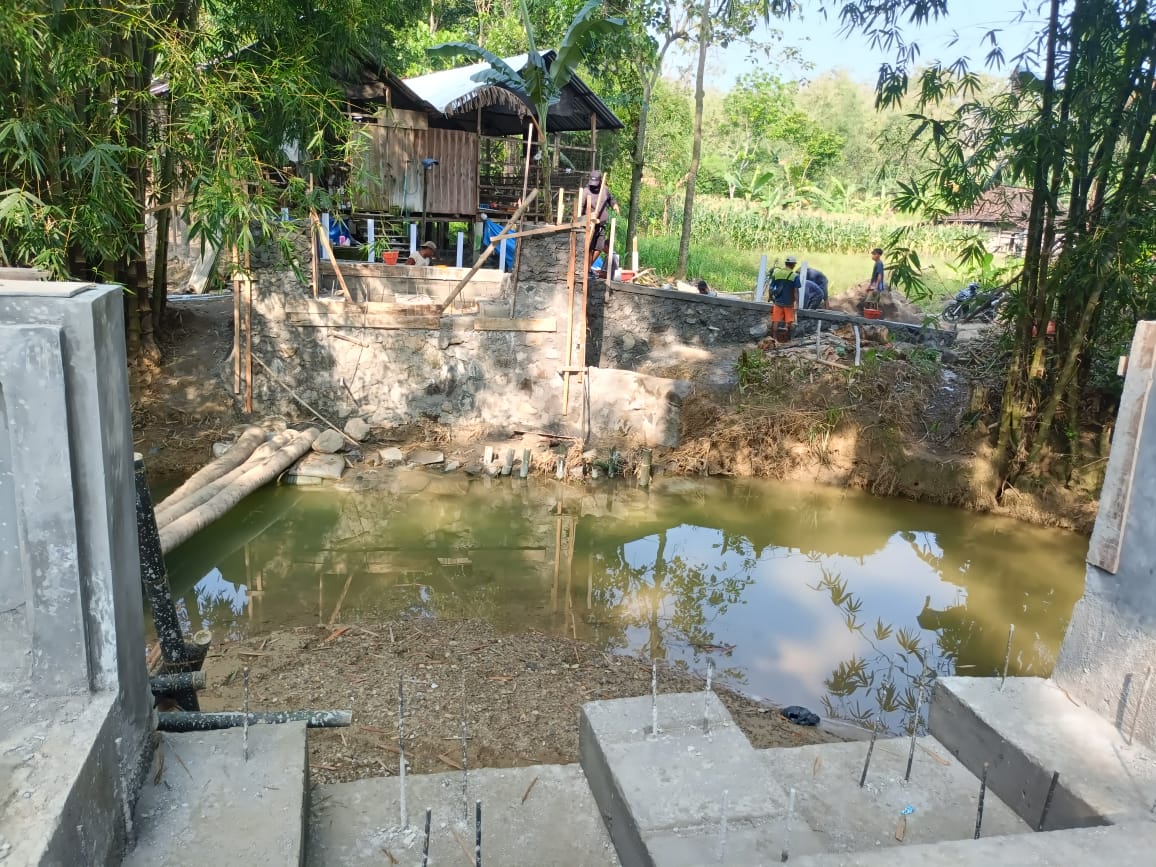 Keterangan Foto: Proyek Jembatan Beton Garuda Sambeng hampir selesai dengan struktur yang semakin kokoh.