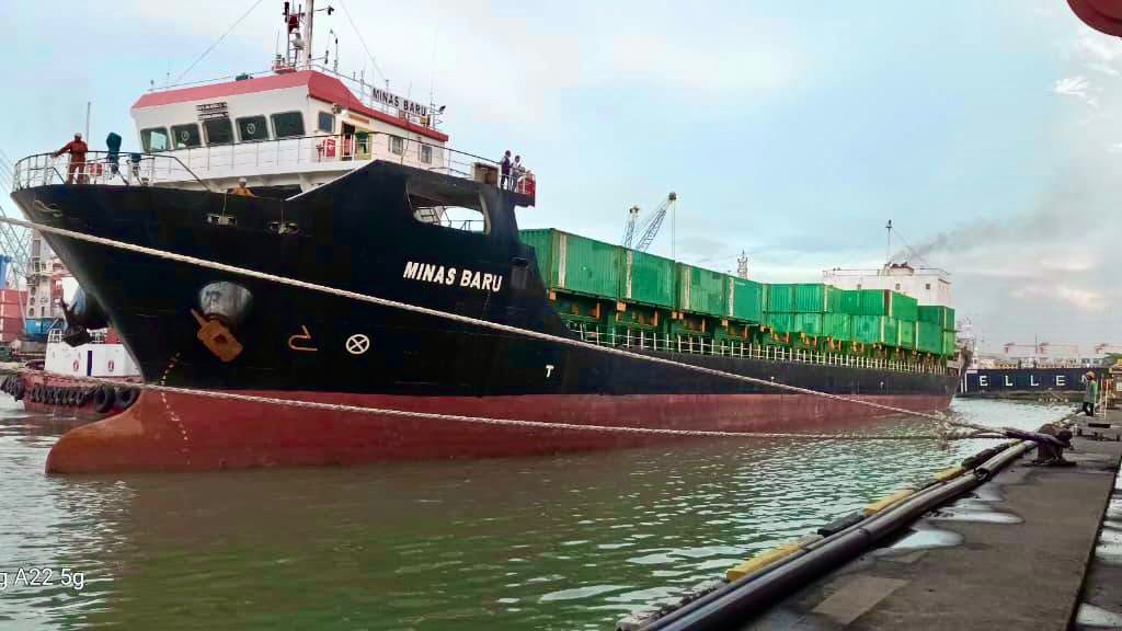 Langkah ini menjadi inovasi penting dalam menjawab tantangan kepadatan arus kapal di Pelabuhan Tanjung Perak, sekaligus meningkatkan efisiensi operasional.