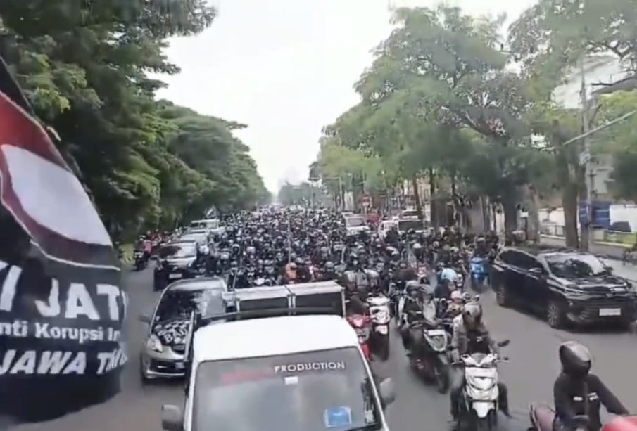 Jajaran pengurus dan anggota MAKI Jatim dengan masyarakat serta adik adik perwakilan mahasiswa berencana akan gelar Aksi Demo Akbar berbasis konsep PENGADILAN RAKYAT BAGI PARA WAKIL RAKYAT