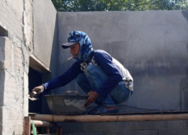 Progres pembangunan KDMP Nepen terus meningkat, tahap plester dinding mulai dikerjakan.