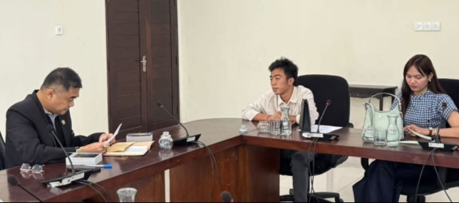 Keterangan foto: Made Hiroki memperkenalkan mesin pengolah sampah tanpa polusi sebagai solusi krisis lingkungan di Bali.