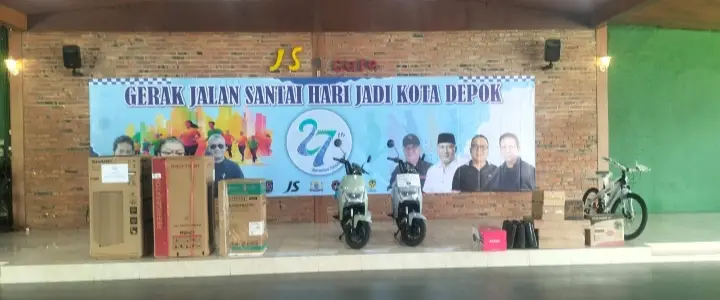 Ketua Panitia HUT ke-27 Kota Depok, Edmond Johan, mengajak warga mengikuti gerak jalan santai untuk memeriahkan peringatan hari jadi Kota Depok.
