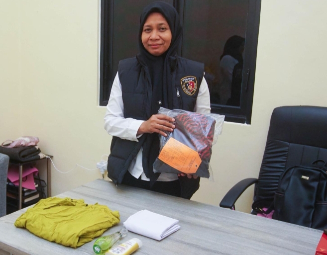 Keterangan foto: Polisi Polres Malang mengamankan tersangka kasus dugaan kekerasan seksual berkedok pengobatan di Gedangan.