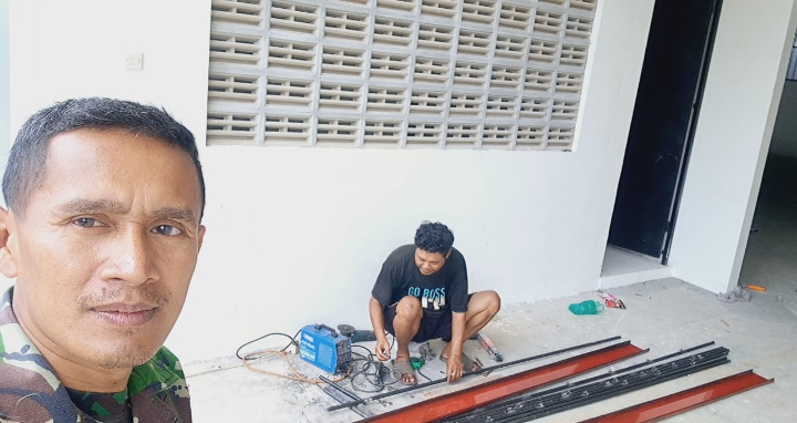 Keterangan Foto: Siswa SMK Sakti Gemolong mengikuti pelatihan PBB untuk membentuk disiplin dan jiwa nasionalisme.