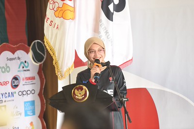 Wali Kota Kediri Vinanda Prameswati menghadiri pelantikan PBPI Kota Kediri dan menargetkan lahirnya atlet padel berprestasi.