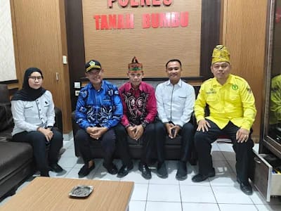 Puslitbang Mabes Polri saat melakukan kajian pengamanan demonstrasi di Polres Tanah Bumbu dengan melibatkan tokoh adat, mahasiswa, dan Forkopimda.