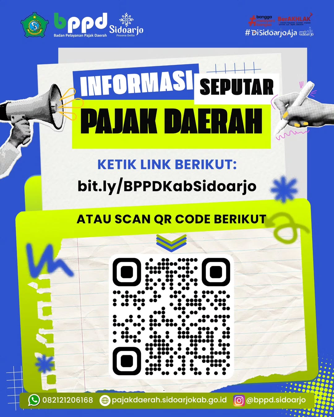 Petugas Badan Pelayanan Pajak Daerah Kabupaten Sidoarjo melayani warga dalam program nol denda pajak di Sidoarjo.
