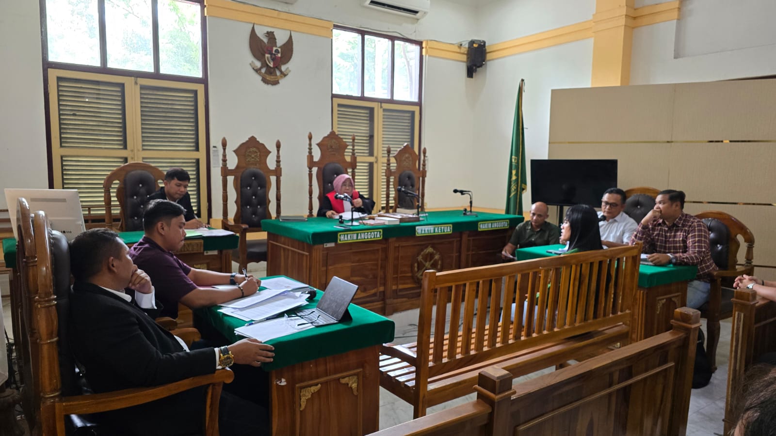 Sidang praperadilan di PN Medan, hakim soroti keterangan saksi pemohon yang berubah-ubah.