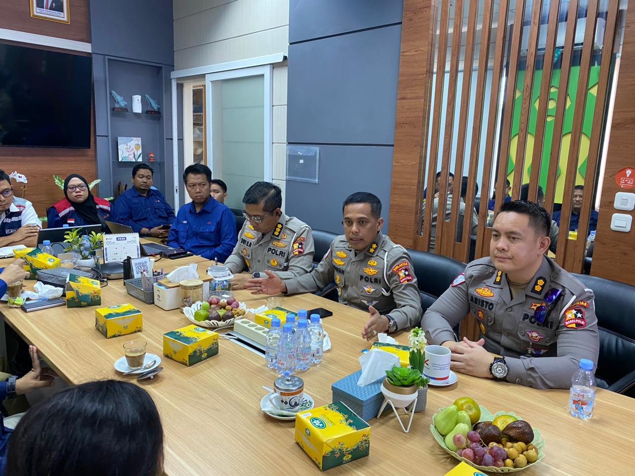 Upaya tersebut diwujudkan melalui kegiatan analisa dan evaluasi (anev) sekaligus optimalisasi ETLE WIM yang dilaksanakan di wilayah hukum Polres Langkat pada Selasa, 5 Mei 2026, bertempat di Kantor Hutama Karya Stabat