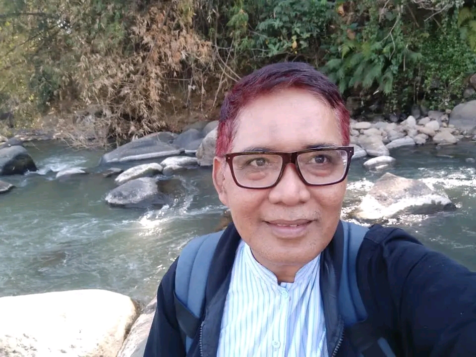 M. Isa Ansori mengingatkan pentingnya literasi digital di tengah banjir informasi media sosial.