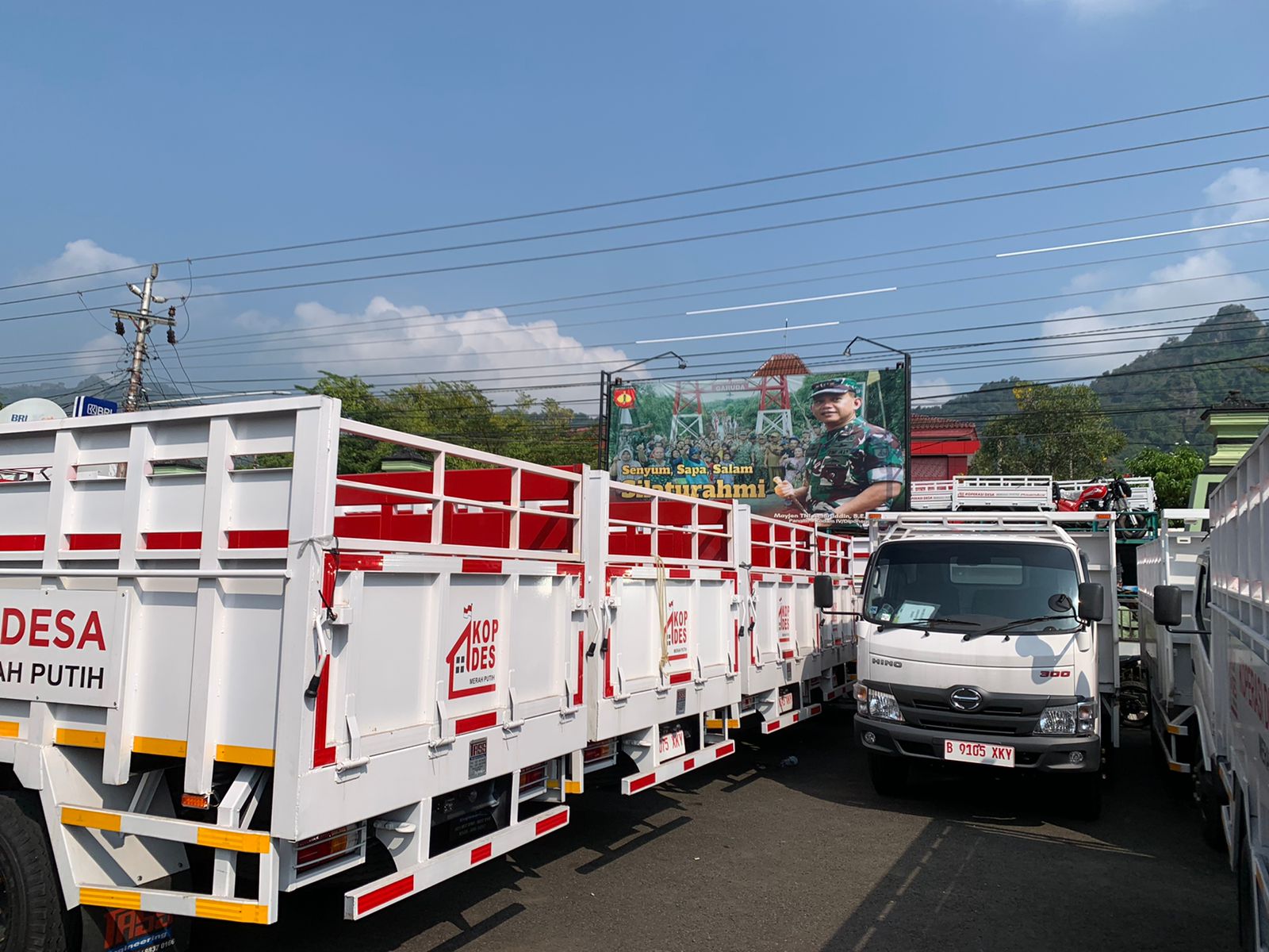 53 unit truk Koperasi Merah Putih tiba di Kodim 0728/Wonogiri untuk memperkuat layanan ekonomi desa.