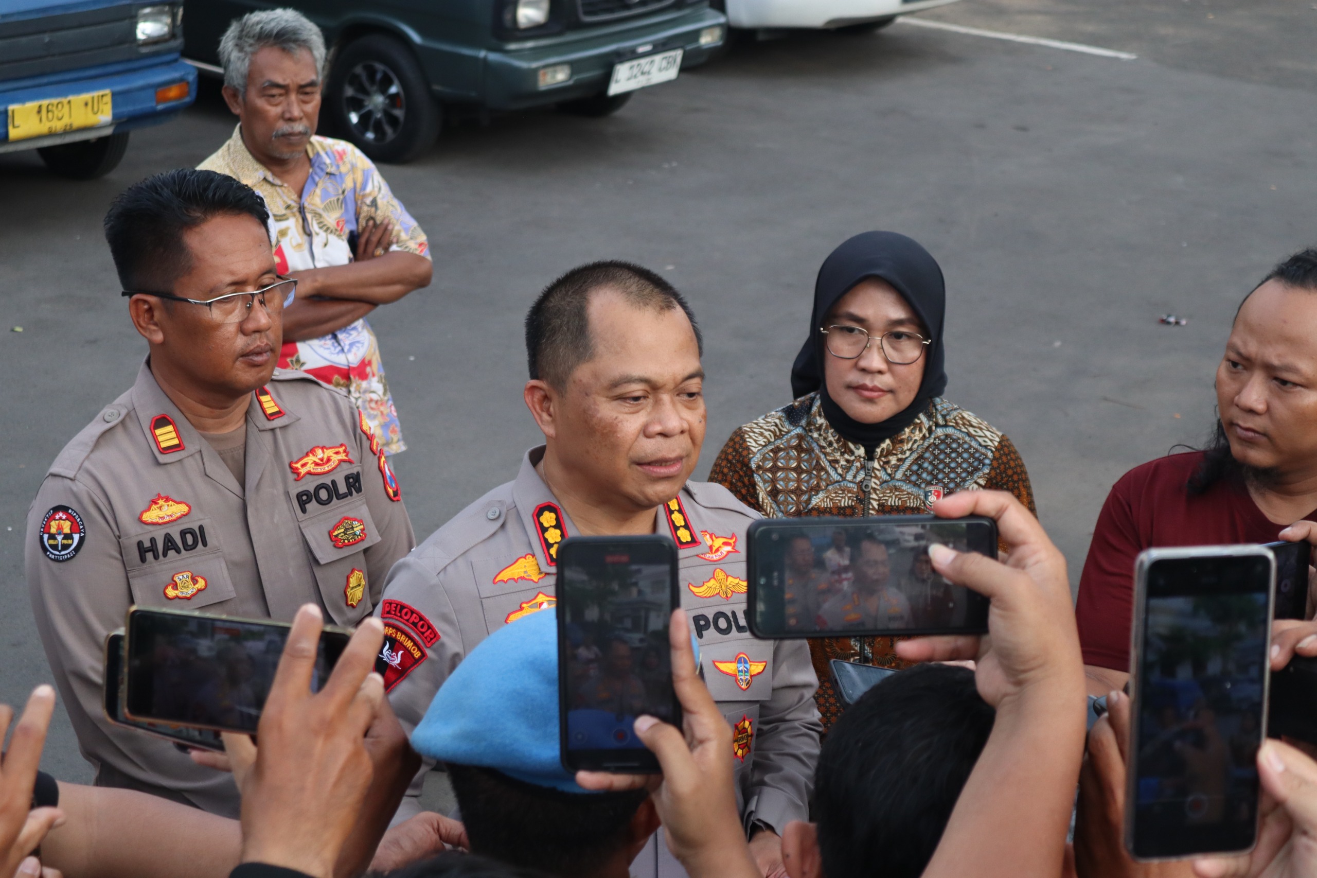 Unit PPA Polrestabes Surabaya mengamankan tersangka kasus dugaan pencabulan terhadap tujuh santri di yayasan keagamaan.