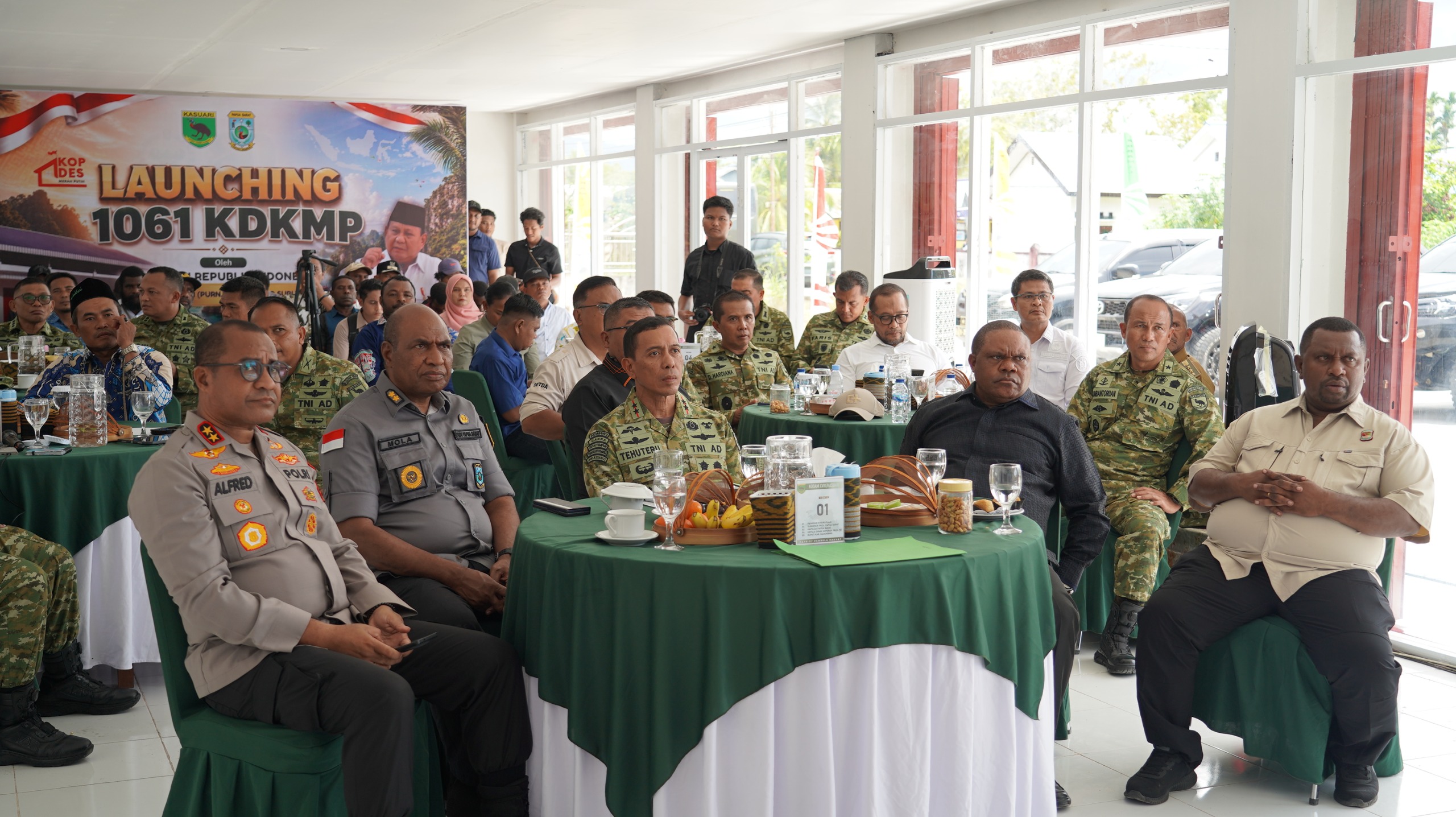 Semangat kebersamaan dan optimisme membangun ekonomi kerakyatan terasa kuat di Gedung Koperasi Desa/Kelurahan Merah Putih (KDKMP), Jalan Poros SP 7, Kampung Sumber Boga, Distrik Masni, Kabupaten Manokwari, Papua Barat