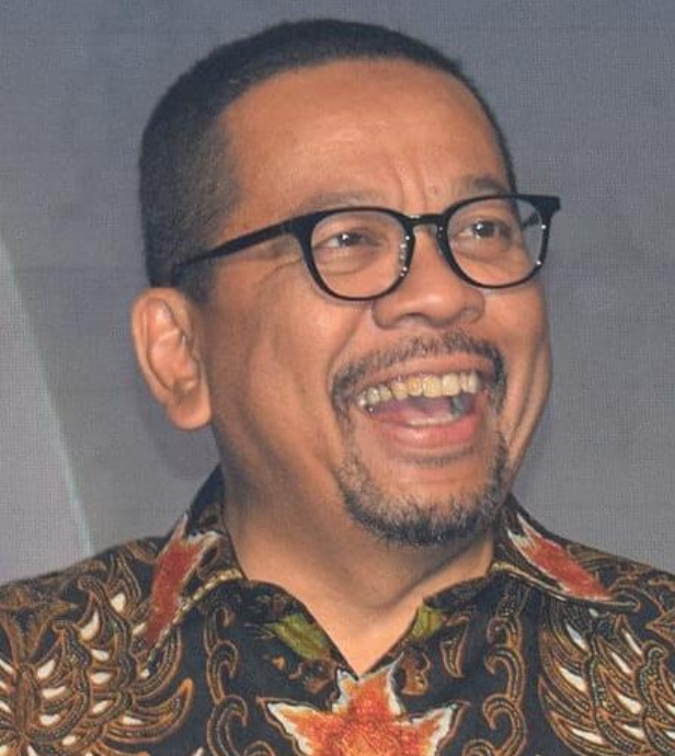 Ilustrasi penggunaan media sosial di tengah polemik penegakan UU ITE di Indonesia.