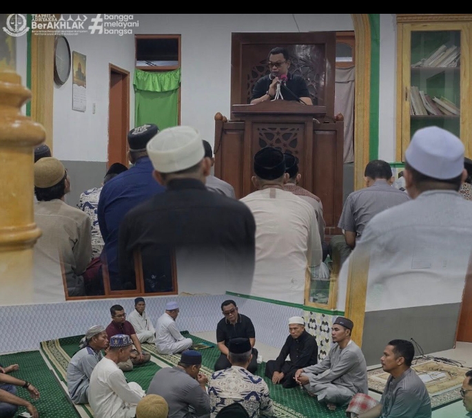Kajati Aceh Yudi Triadi melaksanakan Subuh berjamaah dan berdialog dengan warga Simeulue untuk mempererat silaturahmi dan kedekatan dengan masyarakat.