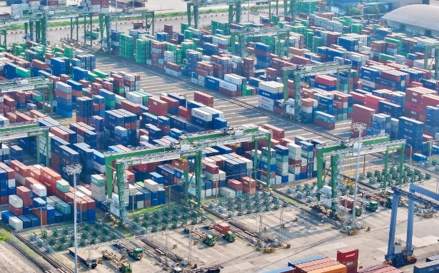 Arus Petikemas Internasional Terminal Teluk Lamong Naik 91 Persen, Perkuat Peran Surabaya sebagai Hub Logistik Nasional