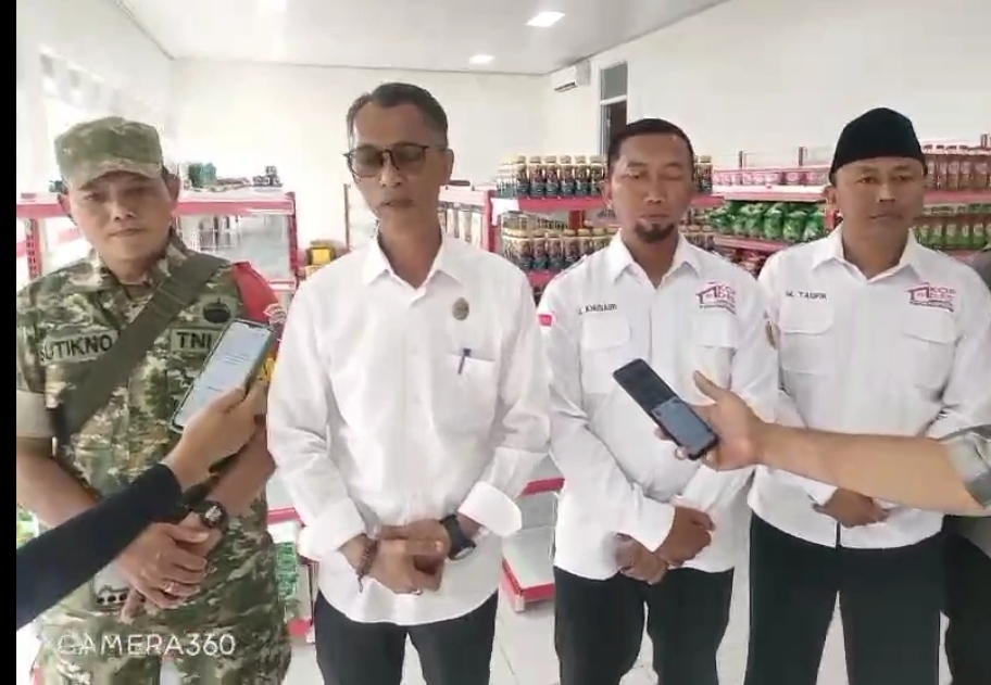 Presiden Prabowo Subianto meresmikan operasional Koperasi Desa Merah Putih di Jawa Timur dan Jawa Tengah.