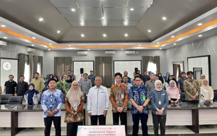 Peserta bimtek K3 konstruksi mengikuti pelatihan keselamatan kerja yang digelar Dinas PUPR Kalsel di Banjarbaru.