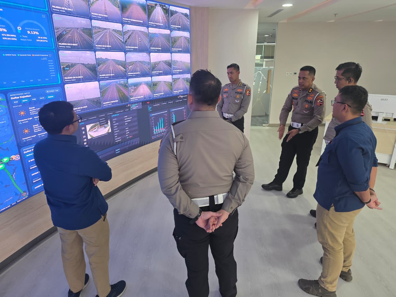 Kegiatan ini dihadiri oleh Kasubdit Dakgar Ditgakkum Korlantas Polri Kombes Pol. Dwi Sumrahadi Rakhmanto, S.H., S.I.K., M.H. dan Penata Kebijakan Kapolri TK III Korlantas Polri Kombes Pol. Bayu Pratama Gubunagi, S.H., S.I.K., M.Si