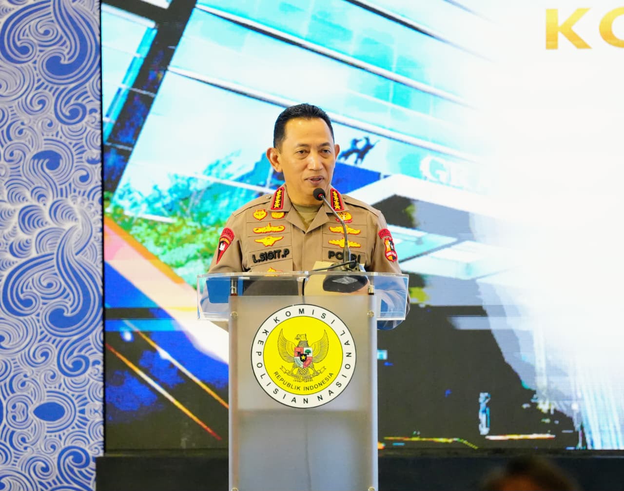 "Tentunya harapan kita peran Kompolnas sebagai mitra strategis untuk terus bisa menjaga agar institusi Polri bisa berjalan sesuai dengan apa yang menjadi harapan masyarakat, apa yang menjadi temuan dari tim komisi reformasi," kata Sigit.