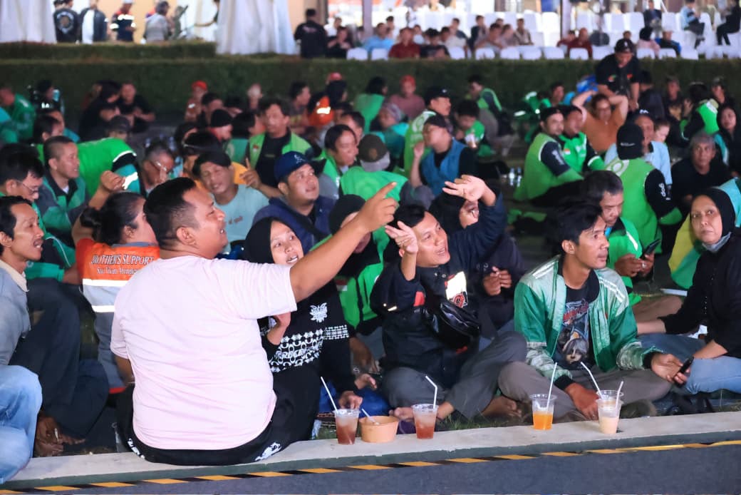 Kegiatan nobar gratis pertandingan pembukaan Piala Dunia 2026 antara Meksiko dan Afrika Selatan tersebut merupakan tindak lanjut arahan Kapolri Jenderal Pol. Drs. Listyo Sigit Prabowo, M.Si. yang menginisiasi penyelenggaraan nonton bareng Piala Dunia sebagai ruang kebersamaan antara Polri dan masyarakat dalam rangka menyemarakkan Hari Bhayangkara ke-80.