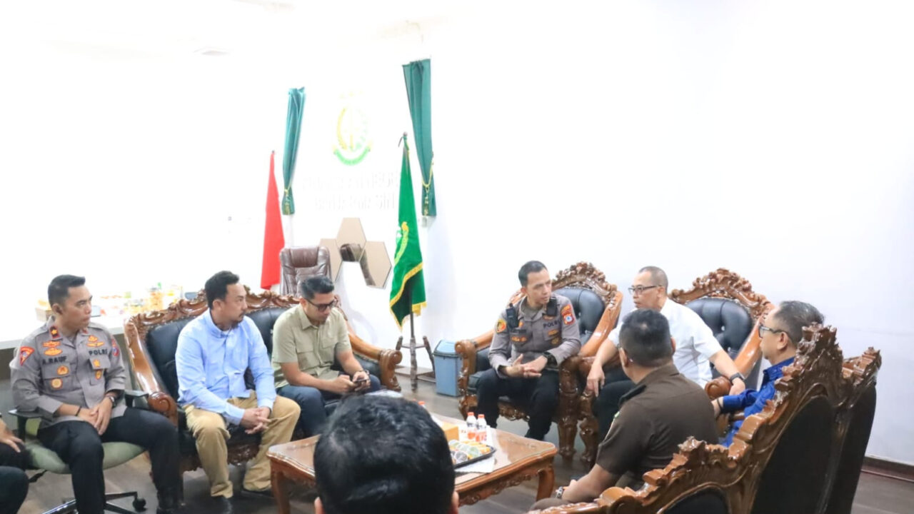 Kunjungi Kejari Banjarmasin, Kapolresta Riza Muttaqin Tegaskan Komitmen Penegakan Hukum
