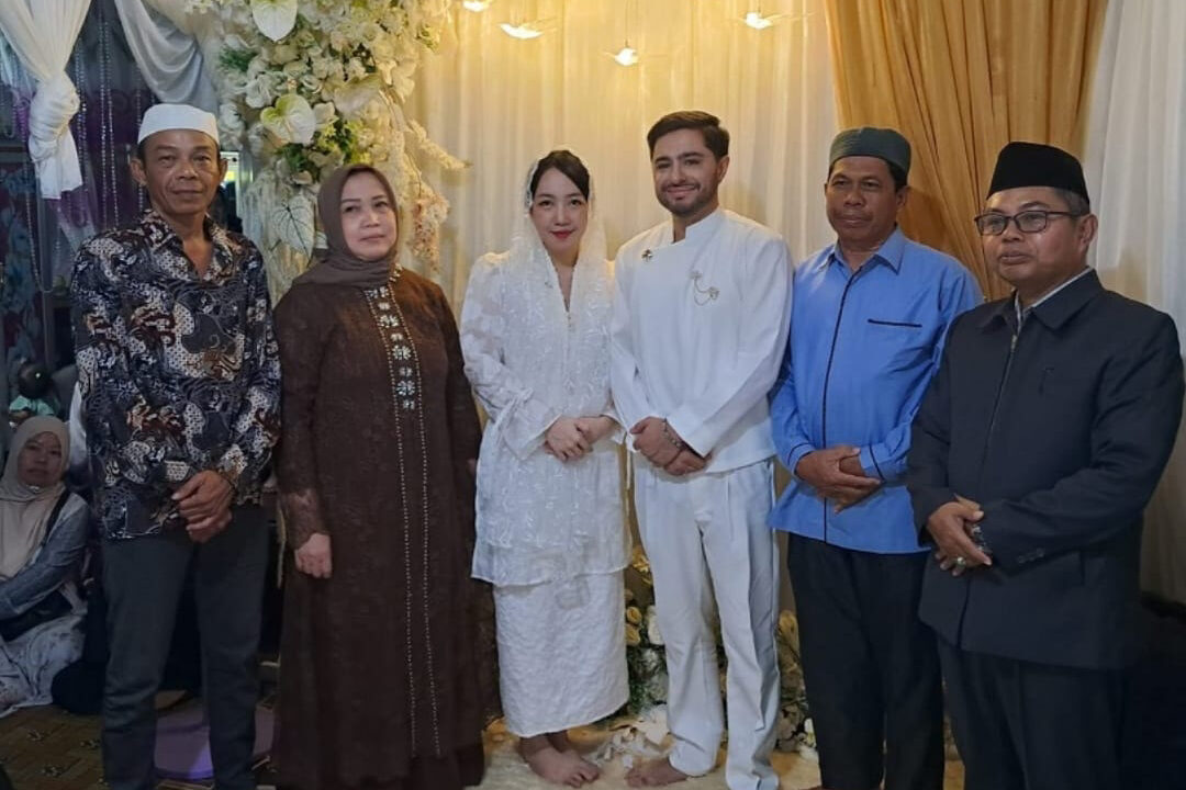Pernikahan Beda Negara di Kapuas, Bahasa Inggris dan Indonesia Dipakai Saat Akad
