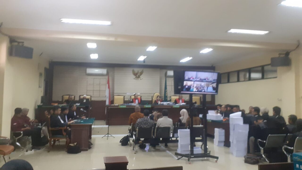 Enam Pegawai PT APBS Jalani Sidang Pleidoi, Pekerja Tanjung Perak Serukan Keadilan